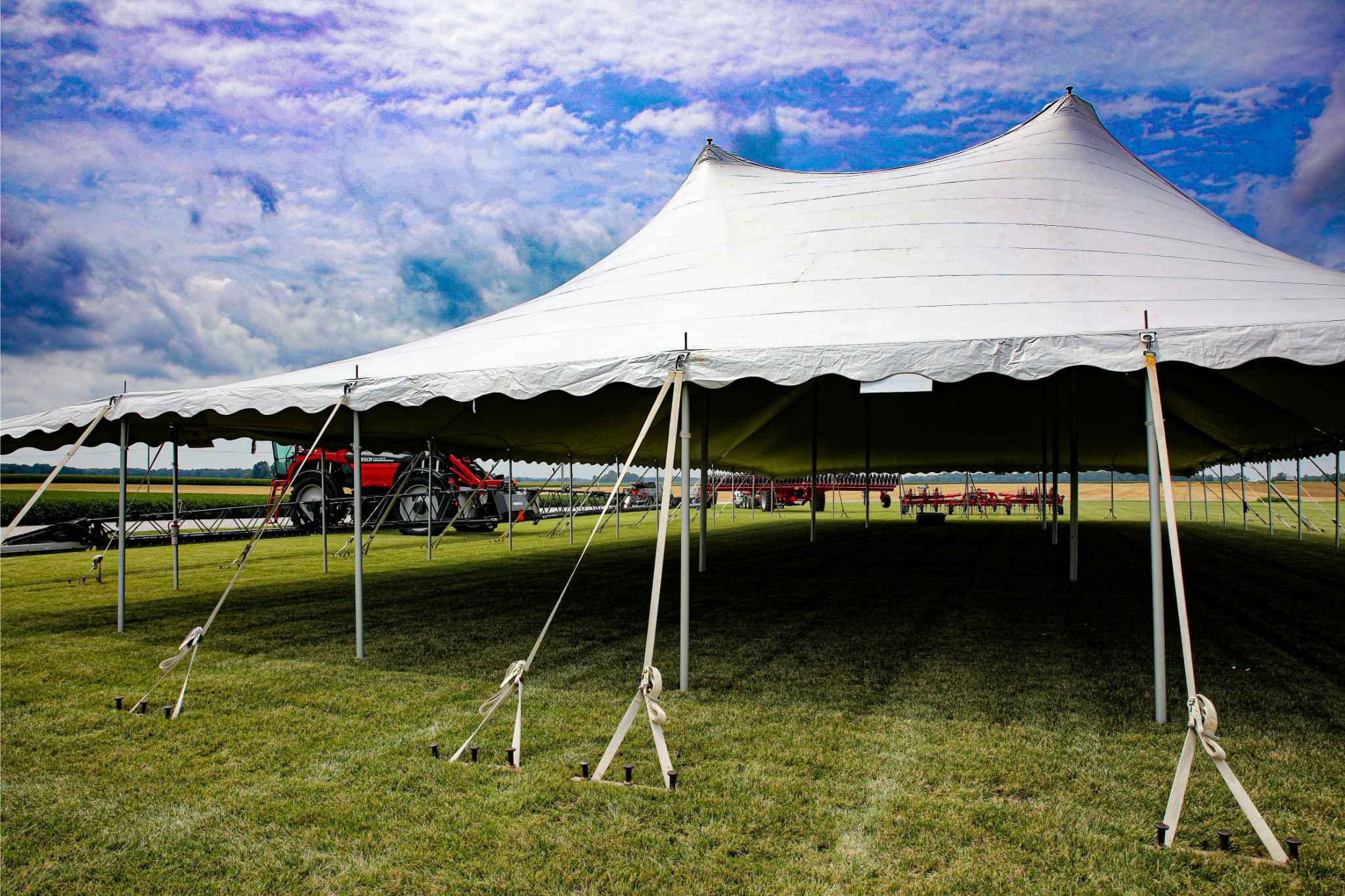 https://unsplash.com/photos/a-large-white-tent-sitting-on-top-of-a-lush-green-field-o0EBWW2kO7w